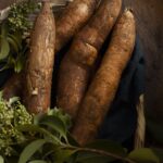 Imagem de Mandiocas em Um Cesto