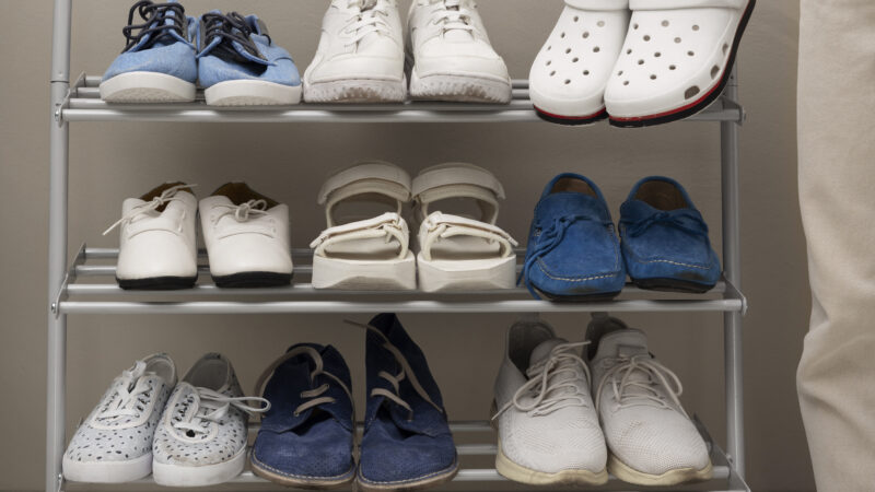 Nunca Entre de Sapatos na Sua Casa! Por Que Sua Casa Agradece (E Sua Saúde Também!)